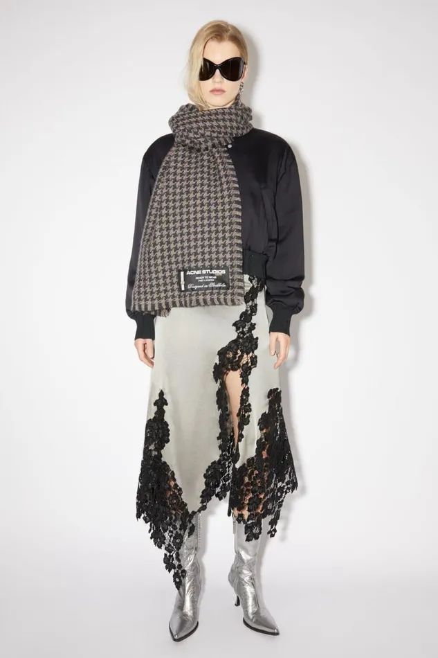 Acne Studios Houndstooth Wool Scarf Greylight Grey Women Scarves Acne Studios Houndstooth Wool Scarf Greylight Grey Women Scarves