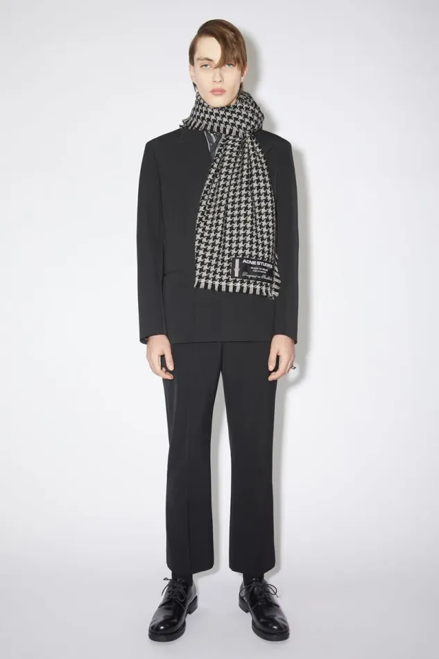 Acne Studios Houndstooth Wool Scarf Whiteblack Women Scarves Acne Studios Houndstooth Wool Scarf Whiteblack Women Scarves
