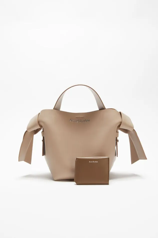 Acne Studios Leather Trifold Wallet Camel Brown Men Small Leather Goods Acne Studios Leather Trifold Wallet Camel Brown Men Small Leather Goods