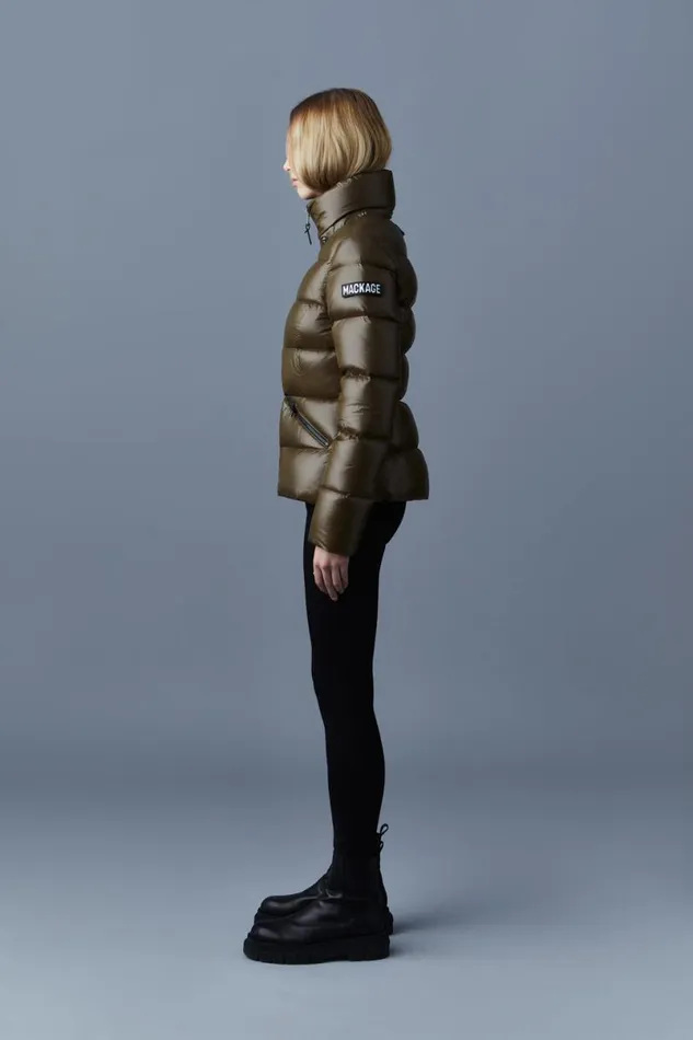 Downs and Jackets Women Mackage MADALYN Lustrous Light Down Jacket With Hood For Ladies Black Downs and Jackets Women Mackage MADALYN Lustrous Light Down Jacket With Hood For Ladies Black