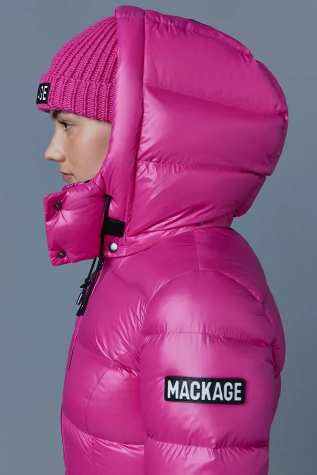 Downs and Jackets Women Mackage MADALYN Lustrous Light Down Jacket With Hood For Ladies Black Downs and Jackets Women Mackage MADALYN Lustrous Light Down Jacket With Hood For Ladies Black