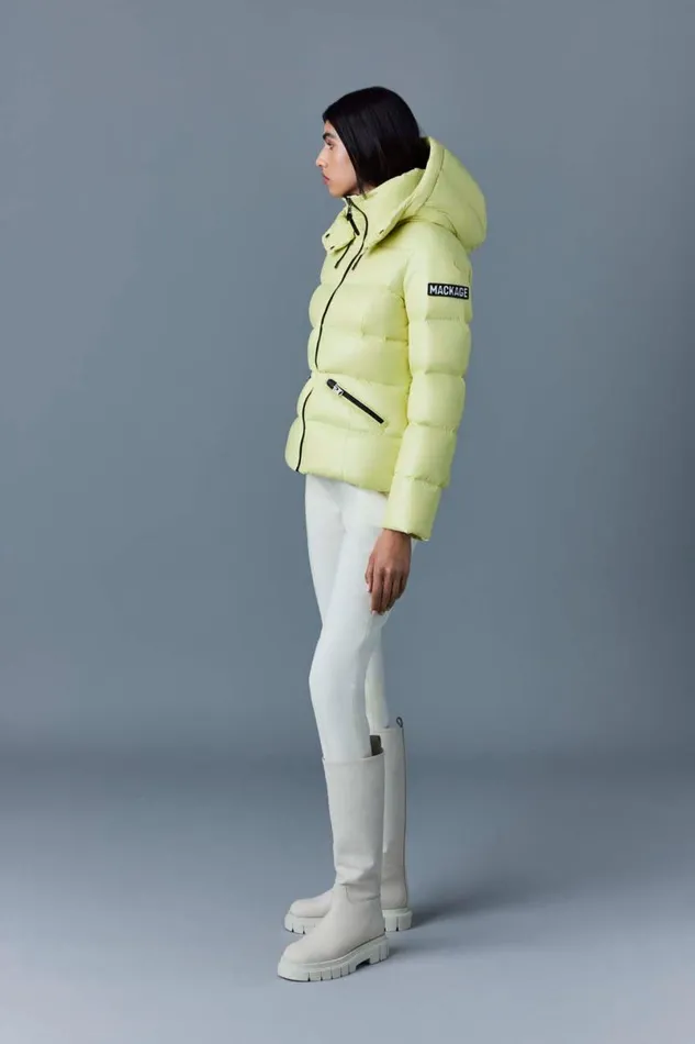 Downs and Jackets Women Mackage MADALYN Lustrous Light Down Jacket With Hood For Ladies Black Downs and Jackets Women Mackage MADALYN Lustrous Light Down Jacket With Hood For Ladies Black