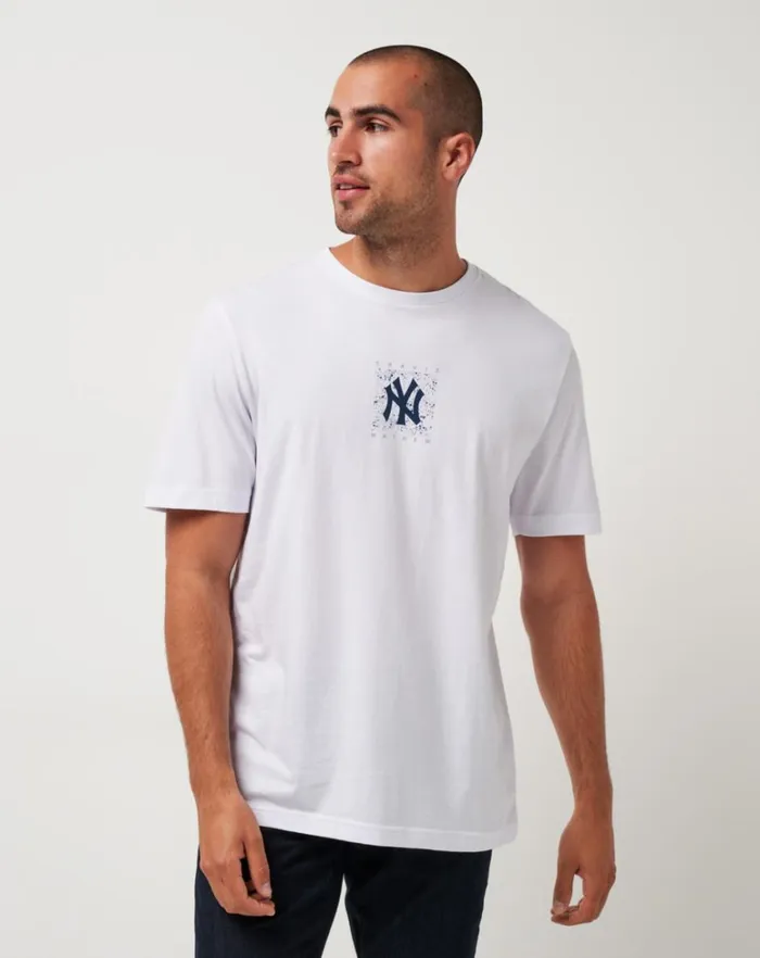 Men Tees TravisMathew NEW YORK YANKEES IN THE DUGOUT TEE White