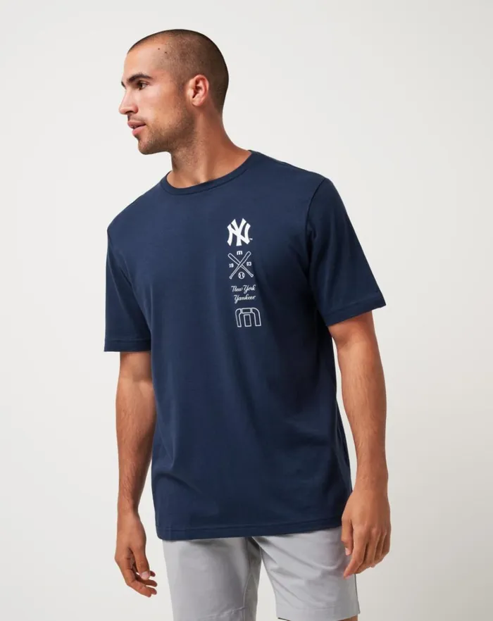 Men Tees TravisMathew NEW YORK YANKEES SUNSET SLAM TEE Total Eclipse