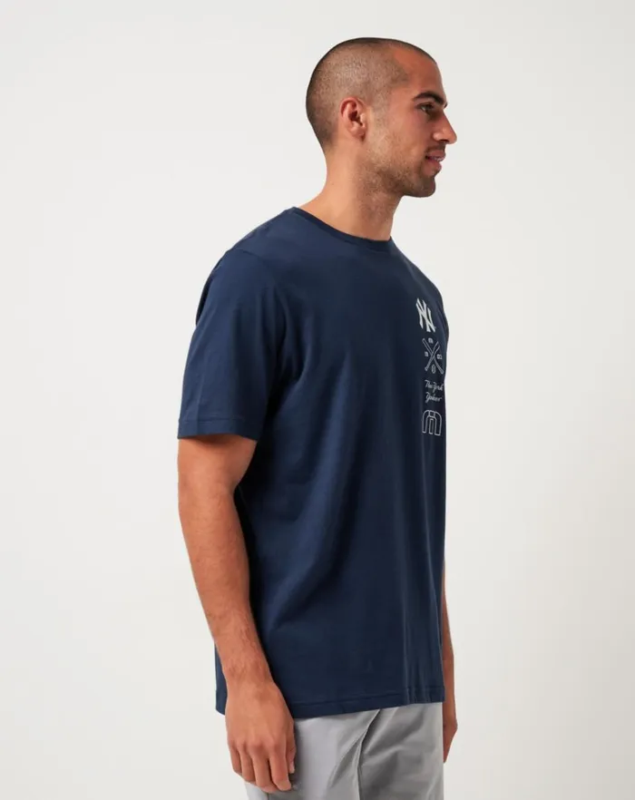 Men Tees TravisMathew NEW YORK YANKEES SUNSET SLAM TEE Total Eclipse