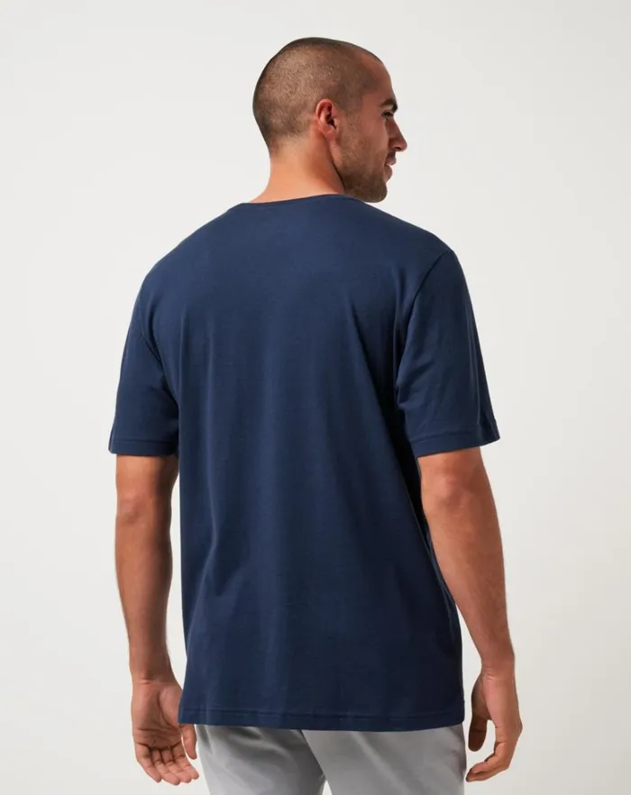 Men Tees TravisMathew NEW YORK YANKEES SUNSET SLAM TEE Total Eclipse