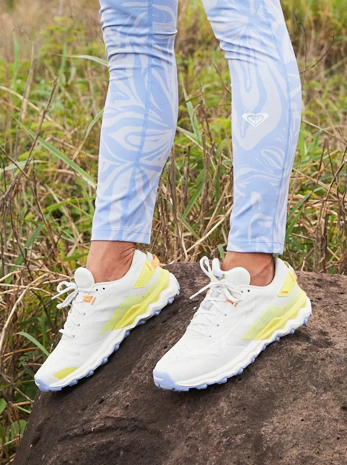 Roxy Sneakers MIZUNO X ROXY Wave Daichi 7 8211 Trail Running Trainers For Women Bright White 8211 Women