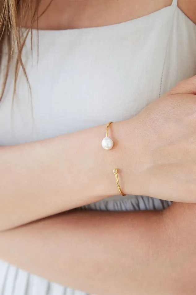 White Pearl And Gold Diamond Cuff Women Chan Luu Bracelets