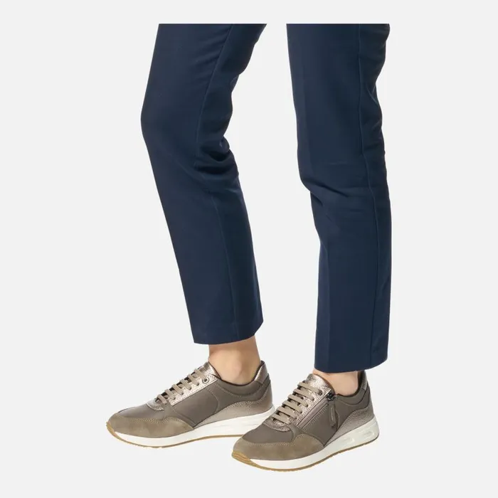 Woman Geox Sneakers BULMYA WOMAN Dove GreyTaupe Low Top Sneakers Dove Greytaupe