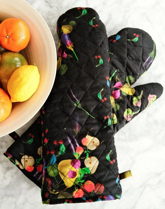 Women Cynthia Rowley Home CR X Kit Quilted Oven Mitt Black