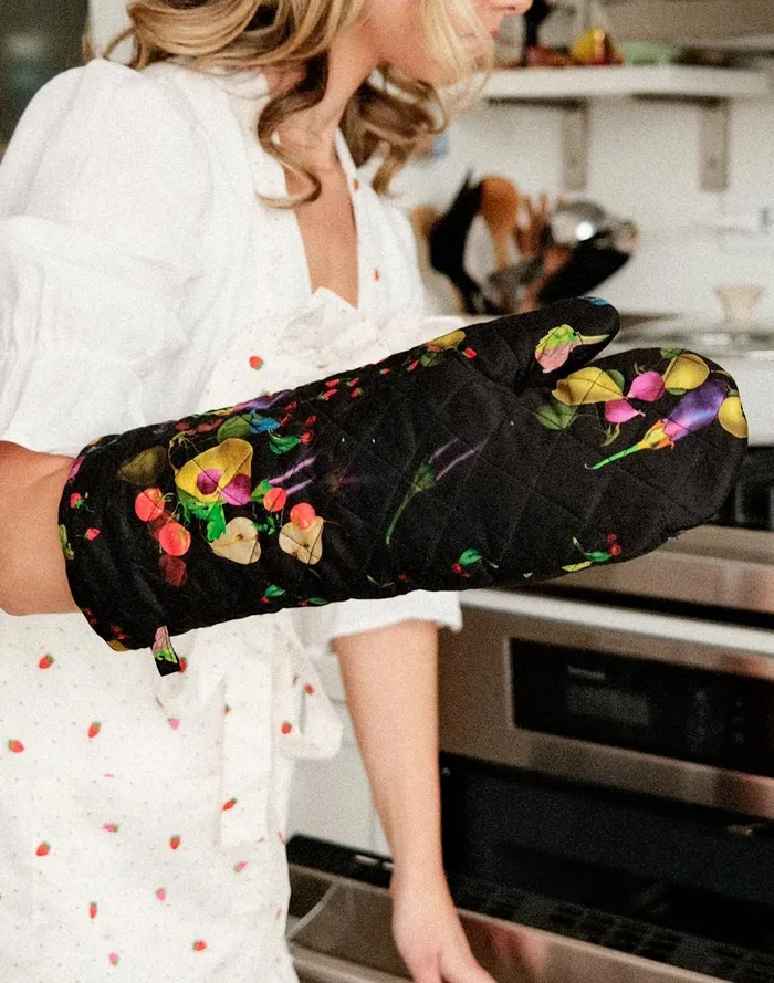 Women Cynthia Rowley Home CR X Kit Quilted Oven Mitt Black