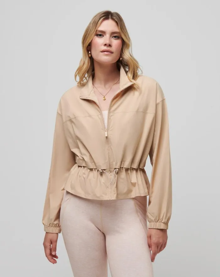 Women Jackets TravisMathew GIRLS WEEKEND TECH WOVEN JACKET Cuban Sand