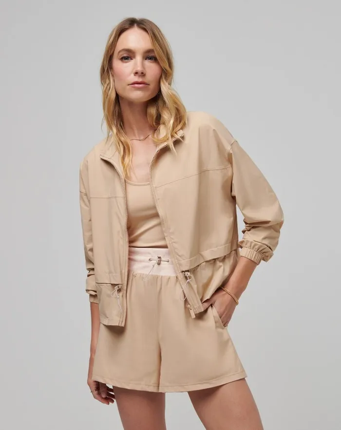 Women Jackets TravisMathew GIRLS WEEKEND TECH WOVEN JACKET Cuban Sand Women Jackets TravisMathew GIRLS WEEKEND TECH WOVEN JACKET Cuban Sand