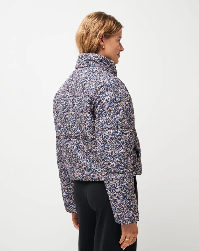 Women Jackets TravisMathew MONT BLANC FLORAL PUFFER Cream Multi Women Jackets TravisMathew MONT BLANC FLORAL PUFFER Cream Multi