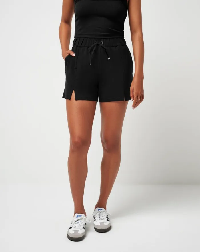 Women Shorts TravisMathew HIDDEN LOCAL SHORT Black